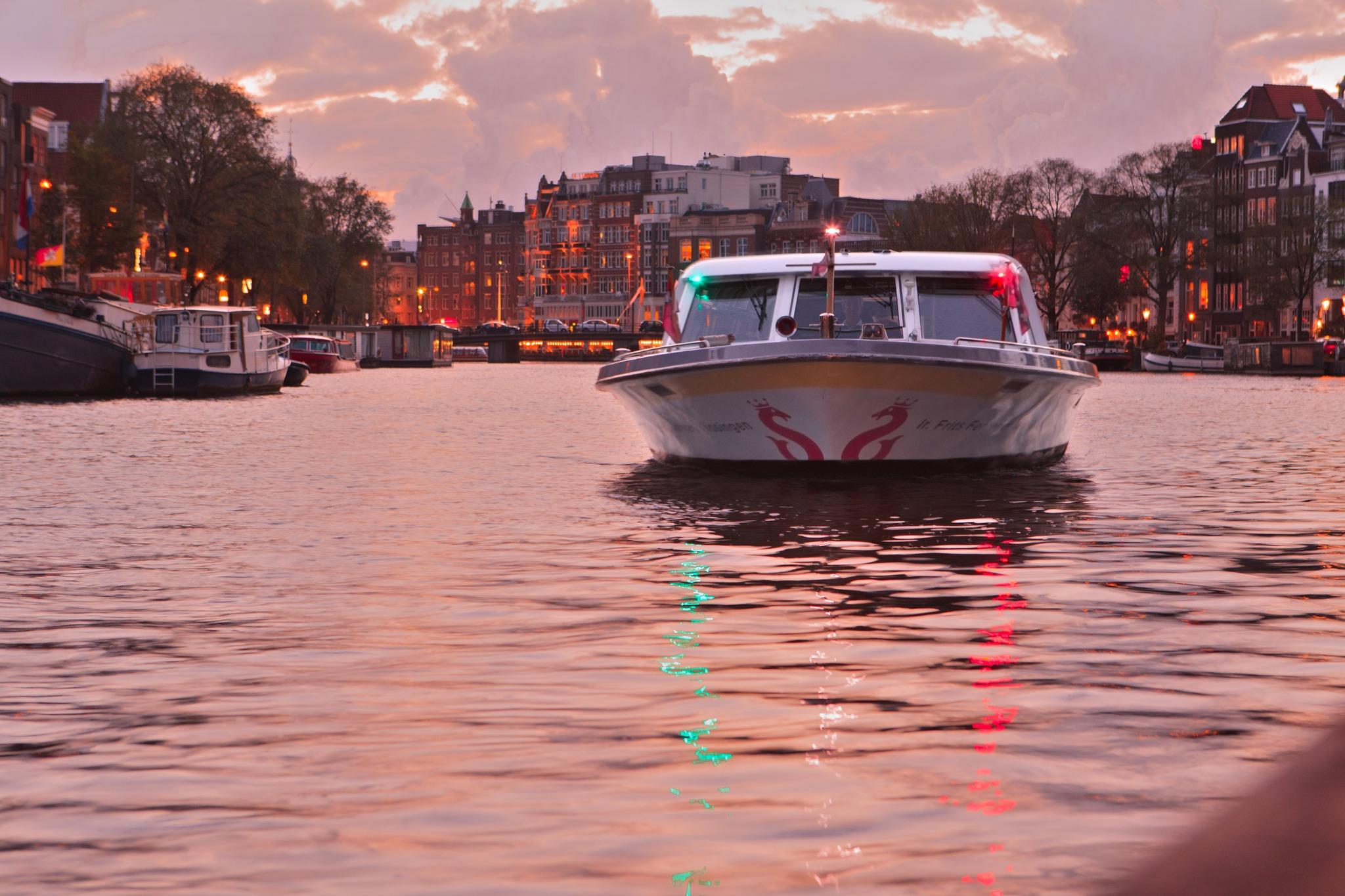 Rondvaart door de grachten met Canal Tours Amsterdam (60 min)