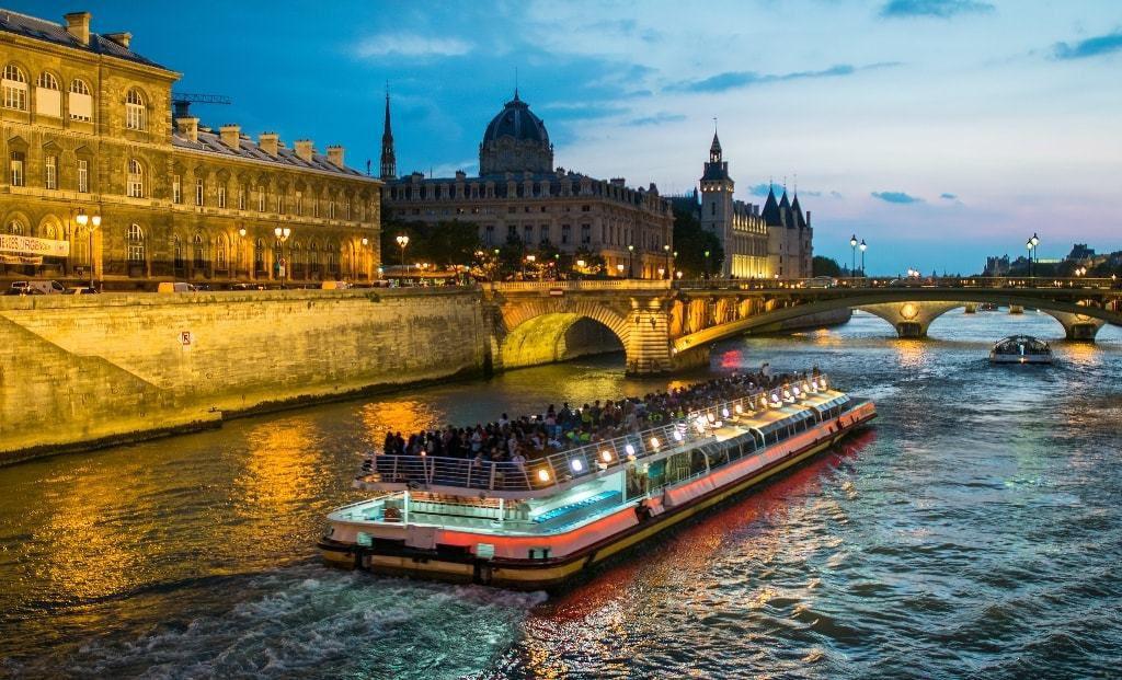 Rondvaart over de Seine in Parijs