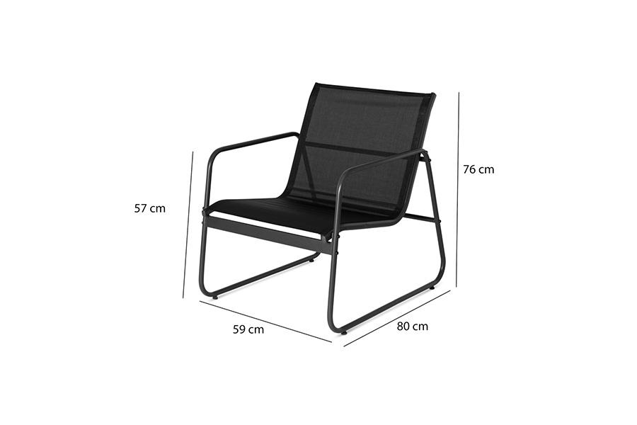 Een zwarte stoel op witte achtergrond met afmetingen