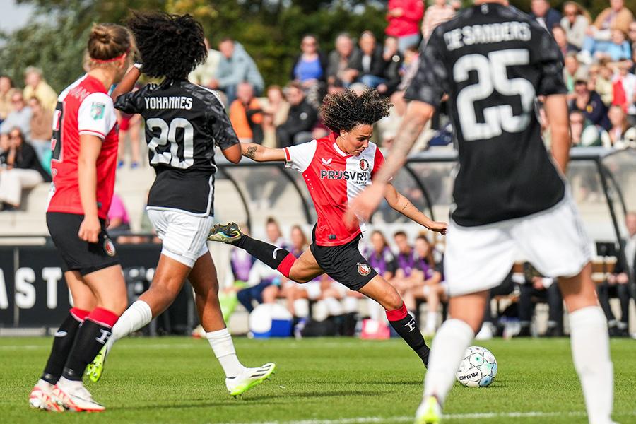 Feyenoord Vrouwen 1 in actie