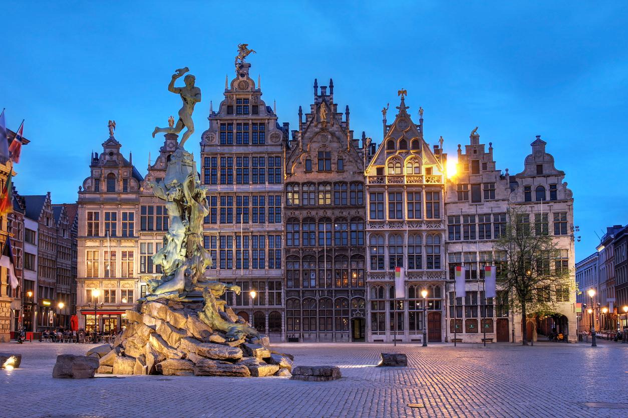 Dagje naar Antwerpen, Brugge of Brussel met luxe touringcar (1 p.)
